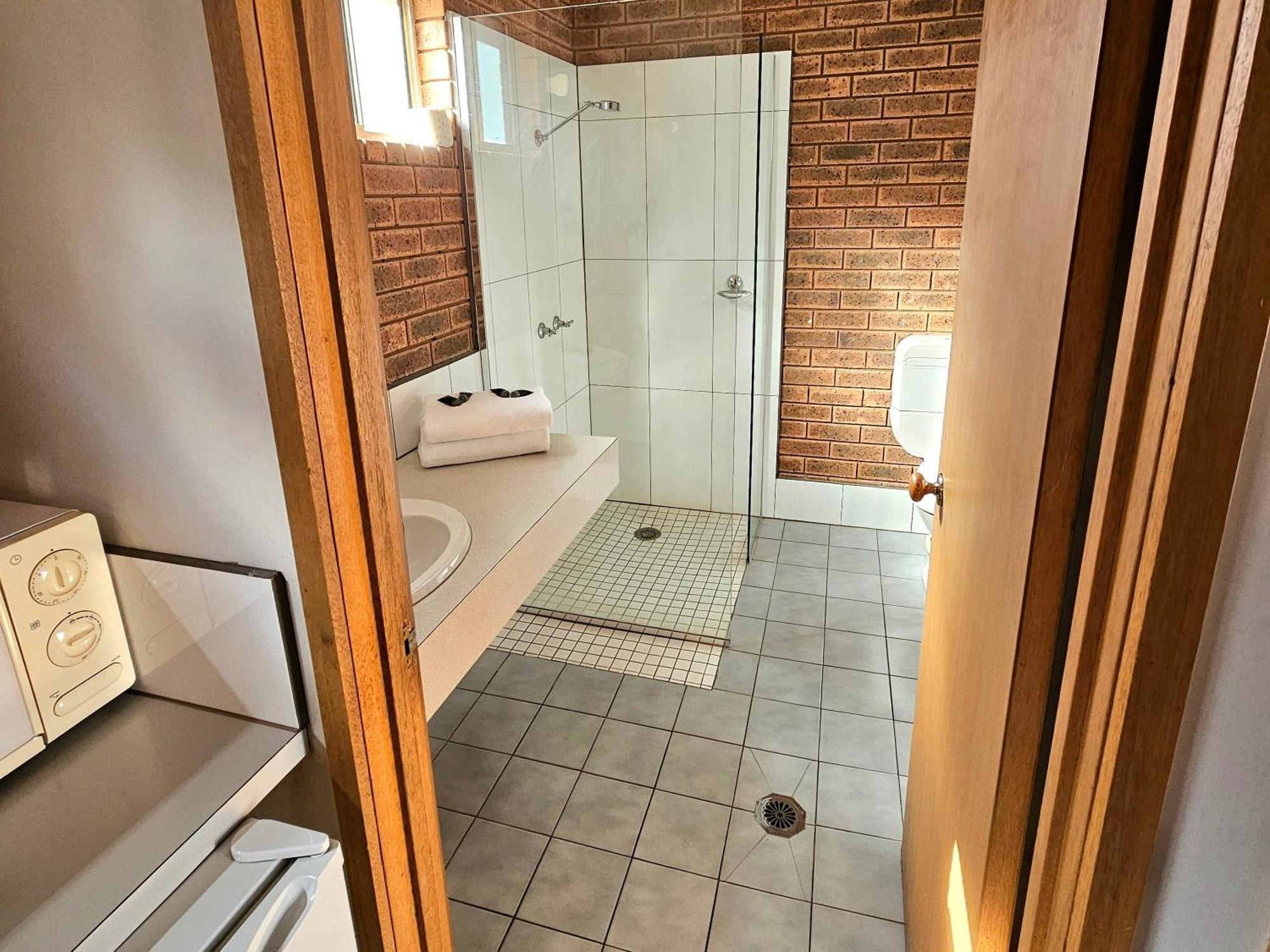Bridge Motor Inn Токумвал Экстерьер фото