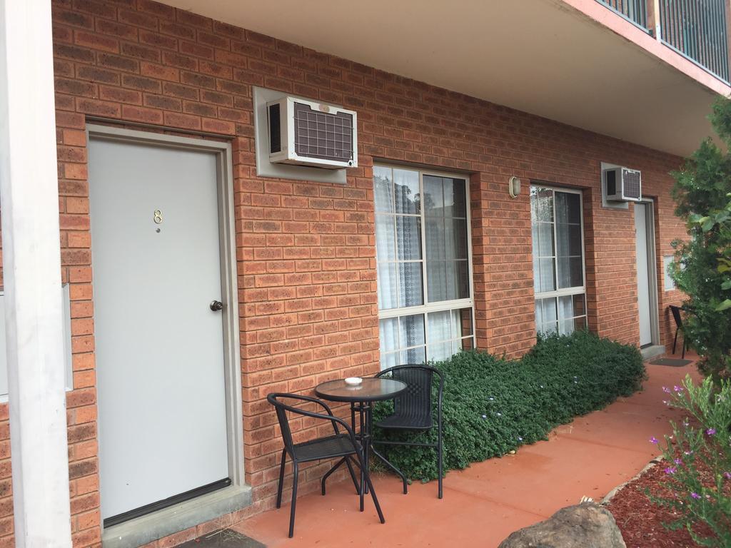 Bridge Motor Inn Токумвал Экстерьер фото