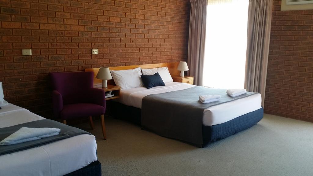 Bridge Motor Inn Токумвал Экстерьер фото