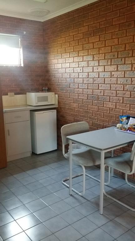 Bridge Motor Inn Токумвал Экстерьер фото