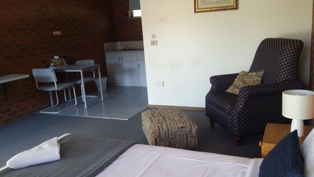 Bridge Motor Inn Токумвал Экстерьер фото