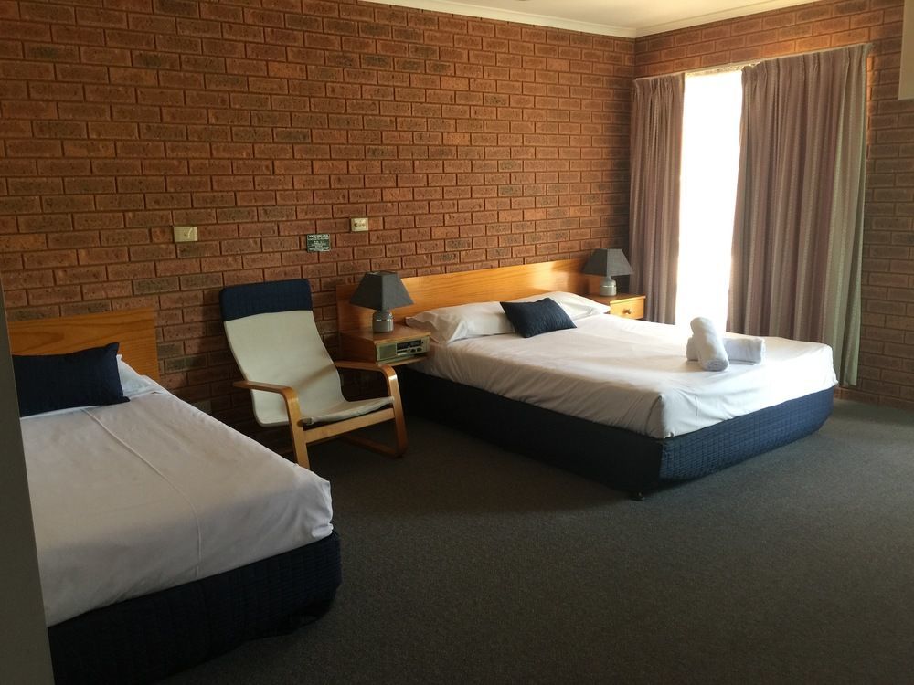 Bridge Motor Inn Токумвал Экстерьер фото
