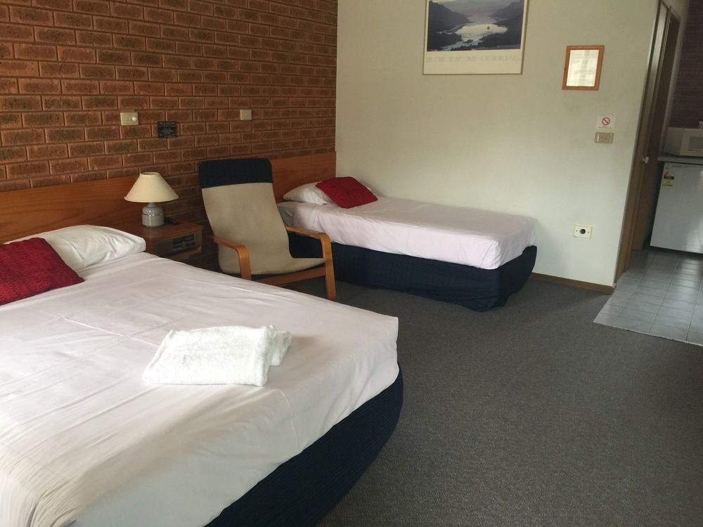 Bridge Motor Inn Токумвал Экстерьер фото