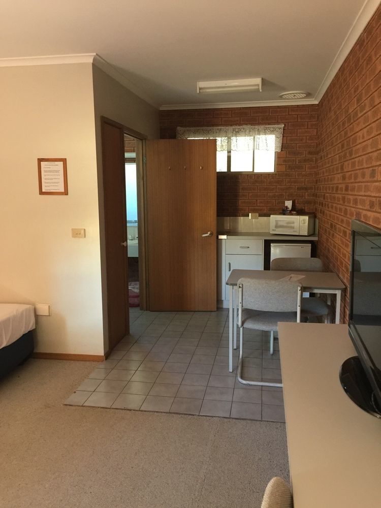 Bridge Motor Inn Токумвал Экстерьер фото