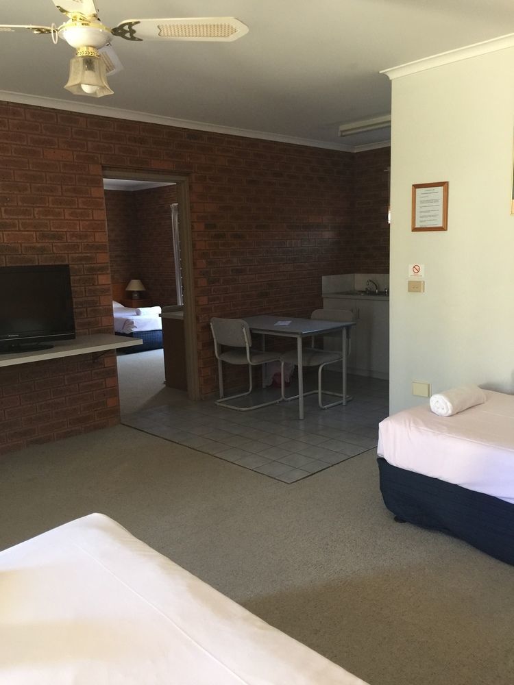 Bridge Motor Inn Токумвал Экстерьер фото