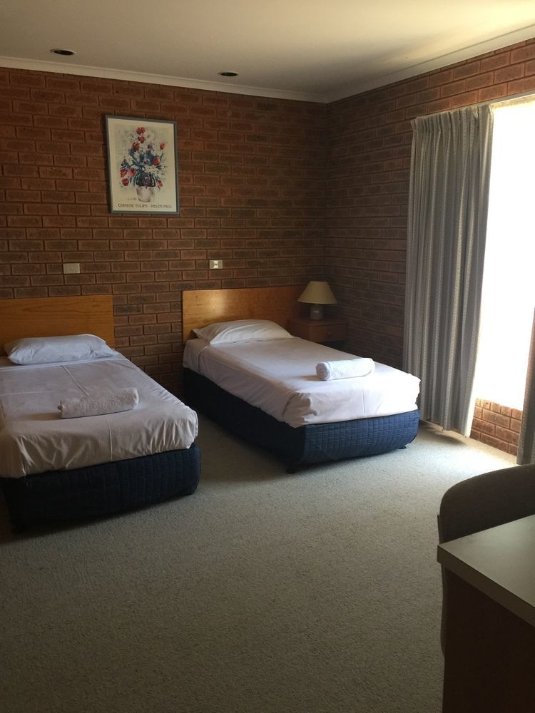 Bridge Motor Inn Токумвал Экстерьер фото