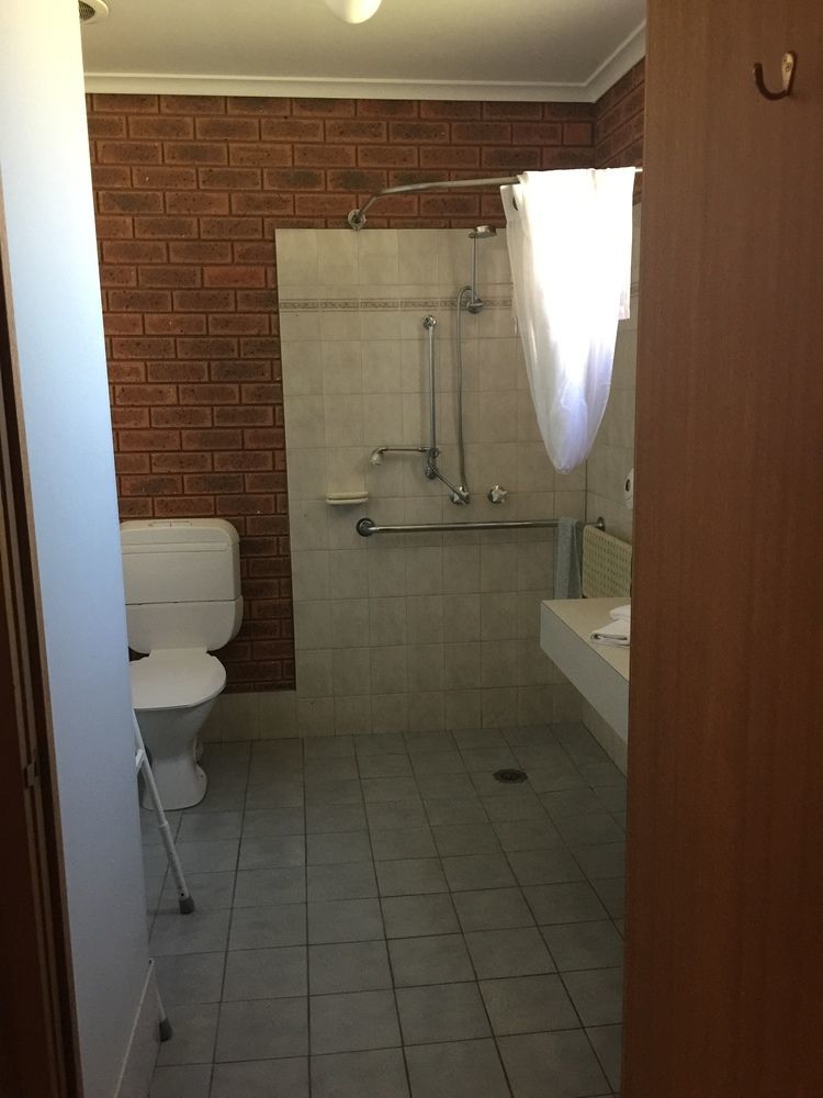 Bridge Motor Inn Токумвал Экстерьер фото