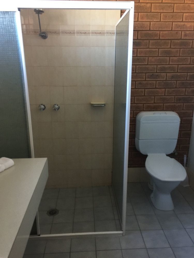 Bridge Motor Inn Токумвал Экстерьер фото