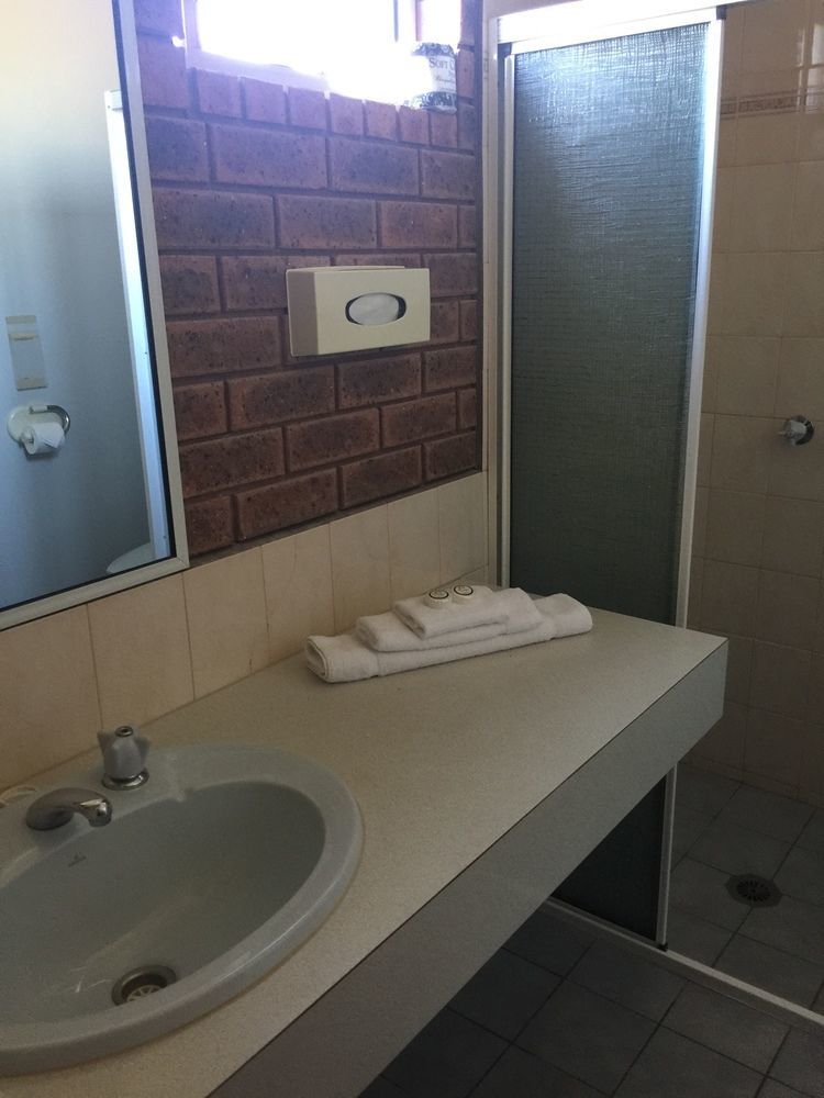 Bridge Motor Inn Токумвал Экстерьер фото
